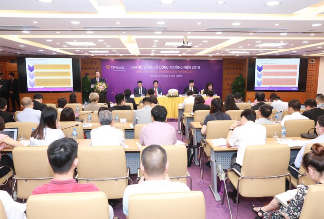 Năm 2019, vốn điều lệ TPBank tăng lên 10.000 tỷ đồng Chủ tịch HĐQT Đỗ Minh Phú báo cáo tình hình quản trị năm 2018 và chia sẻ định hướng năm 2019