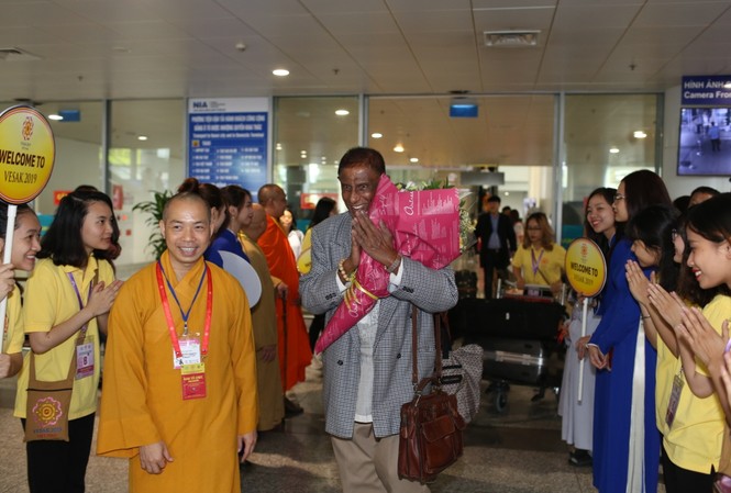 Hơn 1.200 đại biểu quốc tế đến Việt Nam dự Vesak trong ngày 11/5 Ngài Bộ trưởng Sri Lanka nói lời cảm ơn chân thành và đầy cảm động trước sự đón tiếp nồng nhiệt của Phật giáo nước chủ nhà