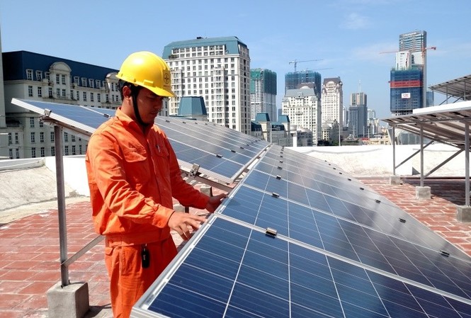 Dân Hà Nội sắp được 'bán ngược' điện mặt trời Dân Hà Nội sắp được 'bán ngược' điện mặt trời