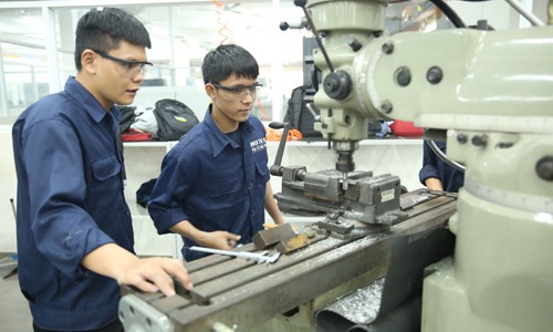 3 ưu điểm của chương trình Cao đẳng thực hành HUTECH trong thời hội nhập Với thời lượng thực hành chiếm đến 70%, sinh viên cao đẳng thực hành HUTECH vừa vững chuyên môn vừa giỏi kỹ năng