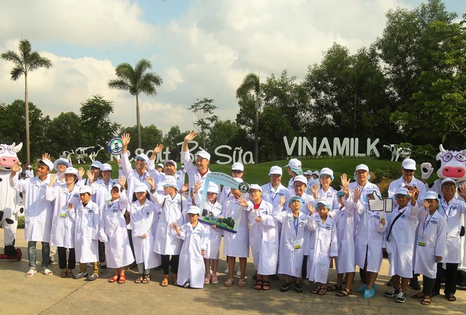 Tận mắt thấy những cô bò ở 'Resort' góp công vào ly sữa học đường Bắt đầu chuyến tham quan ngôi nhà lý tưởng của những cô bò hạnh phúc nhất vùng đất Tây Ninh thôi!