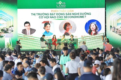Nhiều cơ hội bứt phá cho bất động sản nghỉ dưỡng Phan Thiết Đông đảo nhà đầu tư tham gia hội thảo bàn về tiềm năng phát triển bất động sản nghỉ dưỡng khu vực phía Nam, trong đó có Phan Thiết, tại Novaland Expo 2019. Ảnh: Hữu Khoa