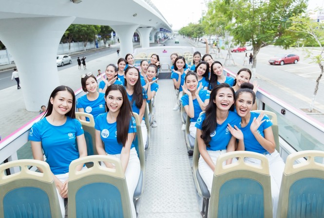 Chỉ còn 10 ngày nữa Hoa Hậu đầu tiên đăng quang Miss World Vietnam sẽ lộ diện Trong màu áo danh biển của Miss World Vietnam được mang đến bởi NTT Lime Orange, các thí sinh tự tin, thoải mái thả dáng trong mọi hoạt động.