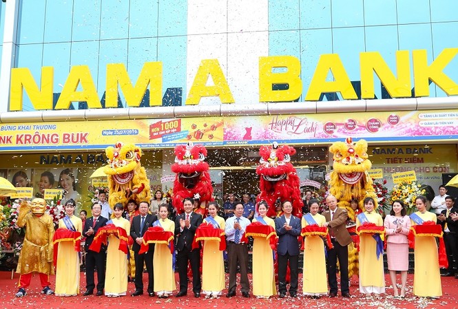 Nam A Bank tiếp tục khai trương điểm kinh doanh mới tại Đắk Lắk Việc chính thức đi vào hoạt động của Nam A Bank Krông Buk sẽ cung cấp đầy đủ sản phẩm, dịch vụ tài chính hiện đại đến khách hàng địa phương và khu vực lân cận
