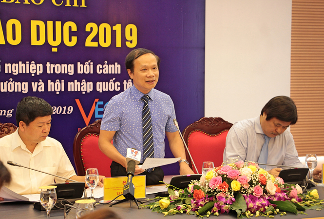 Lần đầu tiên Hội thảo Giáo dục bàn về đào tạo nghề Ông Phạm Tất Thắng, Phó Chủ nhiệm Ủy ban Văn hóa, giáo dục, thanh niên, thiếu niên và nhi đồng của Quốc hội giới thiệu về VEC 2019.