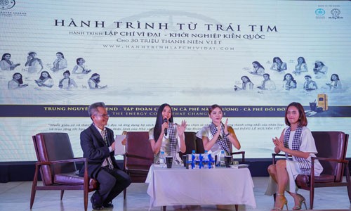 ‘Hành trình từ trái tim’ khởi hành đến vùng sâu, vùng xa 1. Chương trình mở màn “Hành trình từ Trái tim” khu vực Miền Đông và ĐBSCL có sự đồng hành và chia sẻ của Hoa hậu Kỳ Duyên, Á hậu Hoàng Thùy, ca sĩ Ái Phương