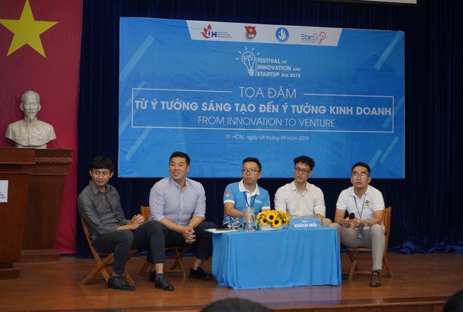 Sôi nổi “Ngày hội Sinh viên Sáng tạo và Khởi nghiệp IUH lần 3 – F.I.S 2019” Hàng ngàn sinh viên tham gia ngày hội tại các gian hàng trưng bày các sản phẩm sáng tạo
