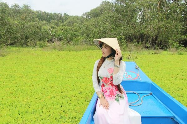 Thu Trà Sư Trà Sư với vẻ đẹp nguyên sơ say đắm lòng người