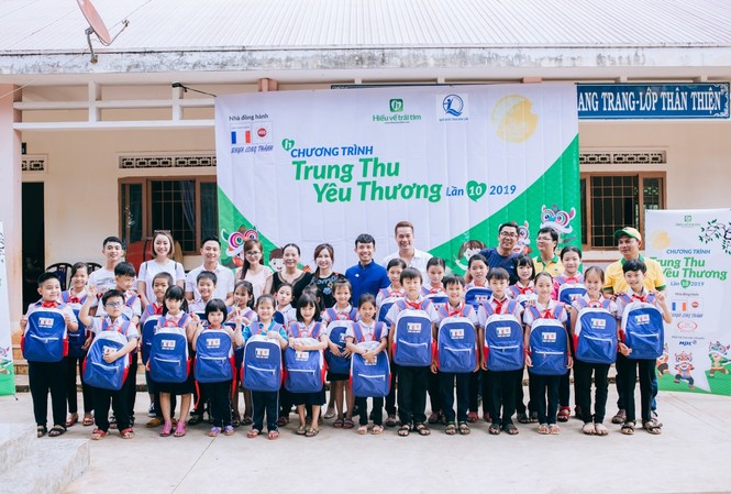 Nhựa Long Thành trao quà Trung thu cho các em nhỏ khó khăn tại Đắk Lắk Nhựa Long Thành trao quà Trung thu cho các em nhỏ khó khăn tại Đắk Lắk