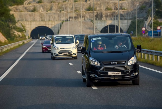 Trải nghiệm Ford Tourneo mới: Đẳng cấp doanh nhân, tiện nghi và êm ái Trải nghiệm Ford Tourneo mới: Đẳng cấp doanh nhân, tiện nghi và êm ái