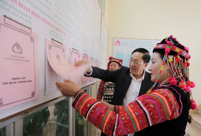 Tín dụng chính sách xã hội: Tiếp sức dân no ấm, gìn giữ phên dậu tổ quốc Tổng Giám đốc NHCSXH Dương Quyết Thắng kiểm tra thông tin tín dụng chính sách tại xã Sín Thầu, huyện Mường Nhé