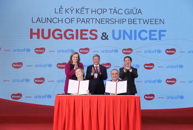 Công ty Kimberly – Clark và Unicef công bố dự định hợp tác tại Việt Nam Kí kết hợp tác giữa HUGGIES và UNICEF tại sự kiện