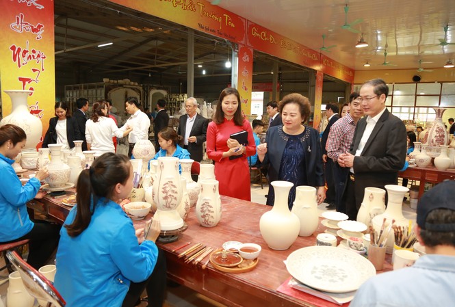 Gốm Chu Đậu trở thành Điểm du lịch làng nghề của Tỉnh Hải Dương Với tâm huyết của mình, Madame Nguyễn Thị Nga - Chủ tịch Tập đoàn BRG định hướng phát triển Gốm Chu Đậu trở thành một trong những biểu tượng Quốc gia
