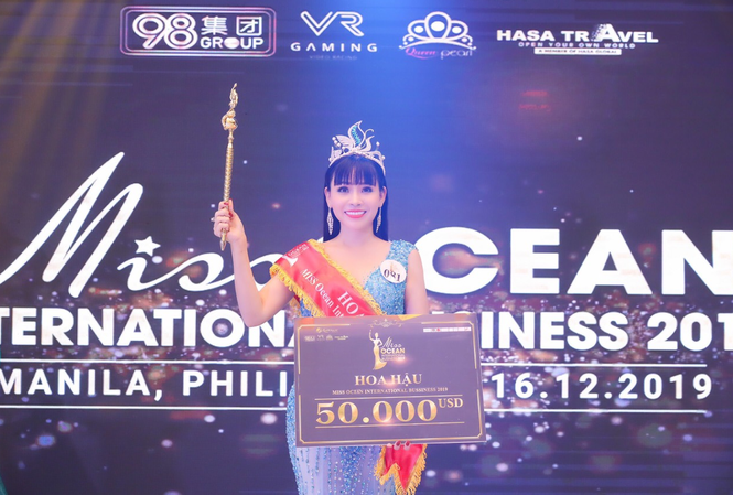 CEO Phạm Bích Thủy đăng quang Hoa Hậu đại dương doanh nhân quốc tế 2019 Tài năng và bản lĩnh- Tân hoa hậu Phạm Bích Thủy nhận được nhiều lời khen ngợi trong đêm chung kết.