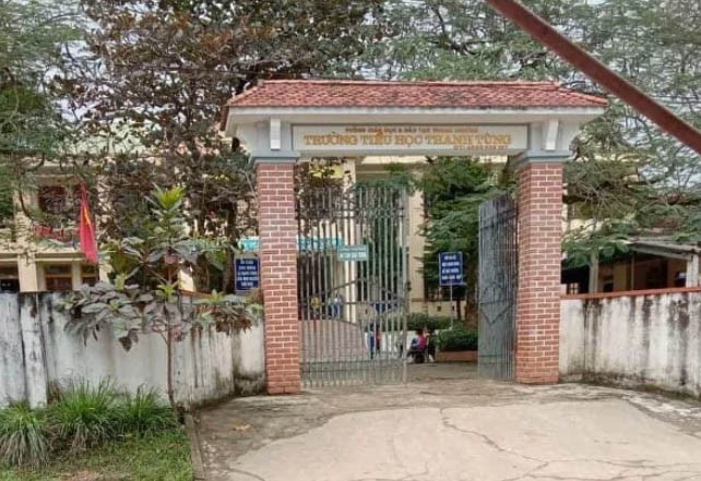 Nữ sinh lớp 4 bị “bỏ quên” nhiều giờ trong nhà vệ sinh, phụ huynh hoảng loạn Nữ sinh lớp 4 bị “bỏ quên” nhiều giờ trong nhà vệ sinh, phụ huynh hoảng loạn