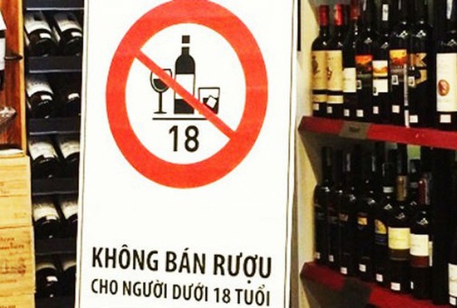 Quy định về độ tuổi bán rượu bia: Chế tài cho cả người bán và người mua Quy định về độ tuổi bán rượu bia: Chế tài cho cả người bán và người mua