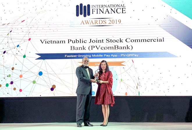 PVcomBank vinh dự nhận liên tiếp 2 giải thưởng Quốc tế PVcomBank vinh dự nhận liên tiếp 2 giải thưởng Quốc tế