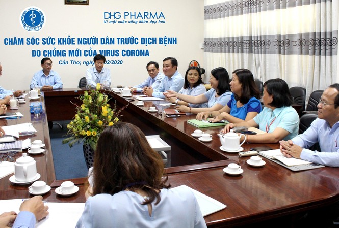 Doanh nghiệp chung tay cùng ngành y tế chăm sóc sức khỏe người dân Sở Y tế Cần Thơ họp bàn các biện pháp phòng chống dịch cùng lãnh đạo Dược Hậu Giang