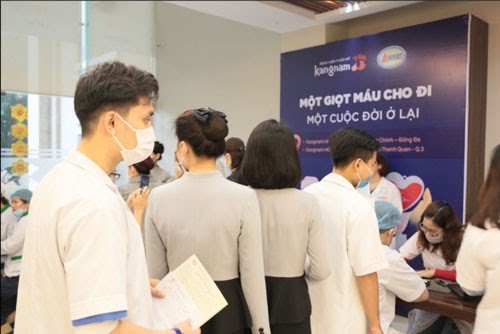 Hơn 200 y bác sĩ BVTM Kangnam tham gia ngày hội hiến máu Hiến máu cứu người là nghĩa cử cao đẹp của các cán bộ, các y bác sĩ tại BVTM Kangnam