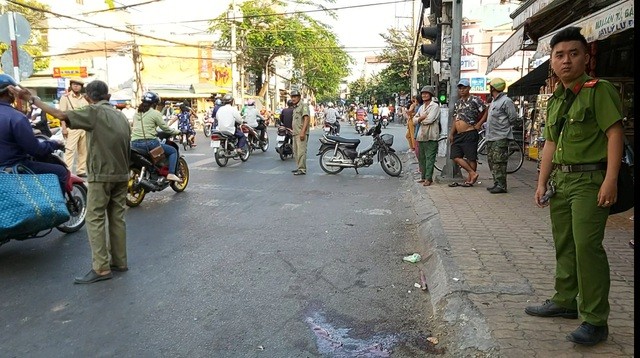 Bị vây chém dã man khi đang ngồi uống cà phê, thanh niên 19 tuổi tử vong Hiện trường vụ truy sát