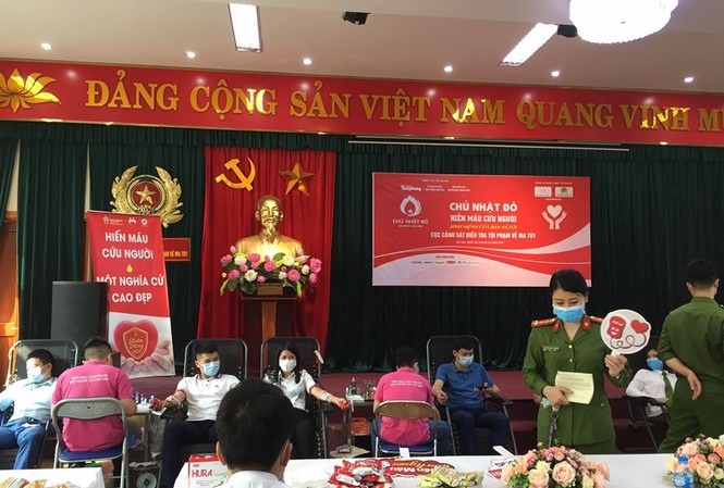 Các cán bộ, chiến sĩ công an đều rất ý thức về việc phòng chống dịch Covid – 19 khi tham gia Chủ nhật Đỏ