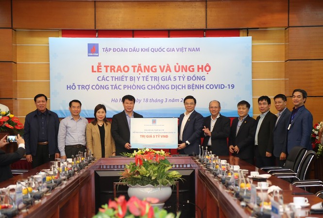 PVN trao tặng thiết bị y tế trị giá 5 tỷ đồng hỗ trợ công tác phòng chống dịch PVN trao tặng thiết bị y tế trị giá 5 tỷ đồng hỗ trợ công tác phòng chống dịch