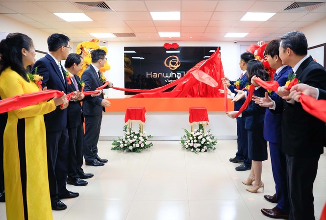 Khai trương văn phòng kinh doanh và trung tâm phục vụ khách hàng Bình Thạnh tại TP.HCM Ban lãnh đạo Hanwha Life Việt Nam thực hiện nghi thức khai trương Văn phòng kinh doanh và Trumg tâm phục vụ khách hàng Bình Thạnh