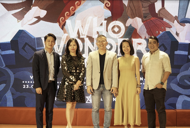 NutiFood cùng Marketing Arena 2020 ươm mầm tài năng Marketer trẻ Ông Mai Thanh Việt - Đại diện NutiFood (đứng giữa) cùng ban giám khảo trong Đêm Chung Kết cuộc thi Marketing Arena 2020