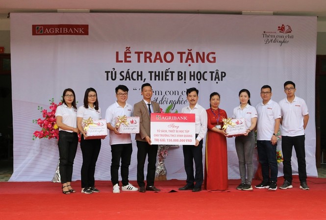 Tủ sách “Thêm con chữ, bớt đói nghèo” đến với tỉnh miền núi Hà Giang Tủ sách “Thêm con chữ, bớt đói nghèo” đến với tỉnh miền núi Hà Giang