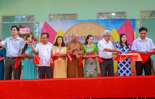 BẢN TIN THANH NIÊN: Tặng phòng học cho học sinh dân tộc Lễ cắt băng khánh thành 2 lớp học