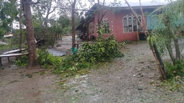 Philippines giải cứu 30 người mắc kẹt do lở đất trong bão Yutu Bão Yutu tàn phá tỉnh Isabela (Ảnh: Reuters)