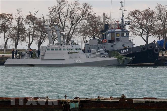 Thổ Nhĩ Kỳ kêu gọi Nga, Ukraine đối thoại để giải quyết căng thẳng Tàu quân sự Ukraine bị lực lượng biên phòng trực thuộc FSB bắt giữ tại cảng Kerch ngày 26/11/2018. (Ảnh: AFP/TTXVN)