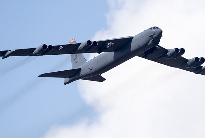 IS tuyên bố bắn rơi máy bay ném bom B-52 của Mỹ ở Afghanistan Một chiếc máy bay B-52 của không quân Mỹ. Ảnh: AP