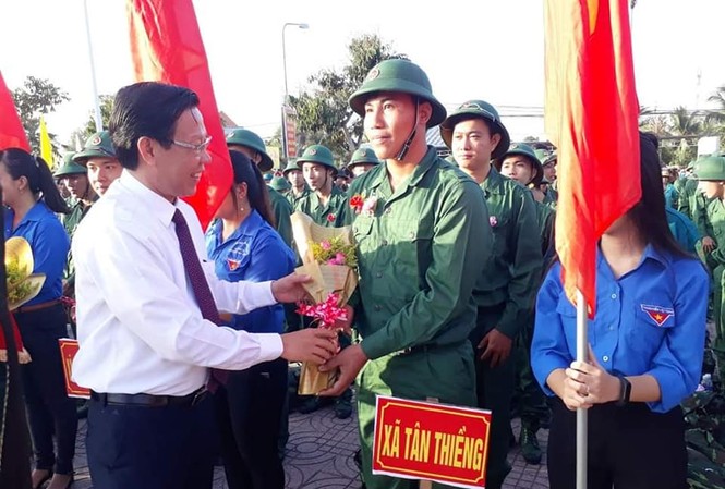 Hàng nghìn thanh niên ĐBSCL hăng hái lên đường bảo vệ tổ quốc Hàng nghìn thanh niên ĐBSCL hăng hái lên đường bảo vệ tổ quốc