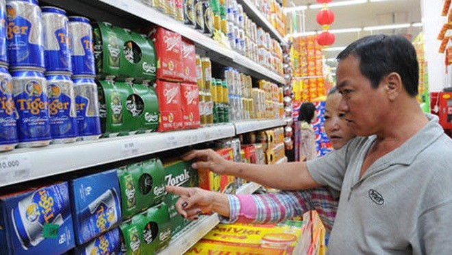 Bia tăng giá liên tục ngày cận Tết Bia tăng giá liên tục ngày cận Tết