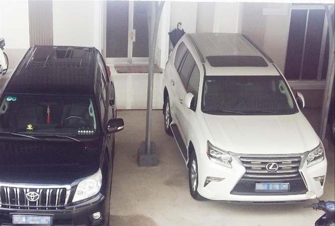 Lãnh đạo tỉnh Cao Bằng nói gì vụ nhận quà tặng ô tô 3,7 tỷ đồng? Hai chiếc ô tô tại Văn phòng UBND tỉnh Cà Mau được doanh nghiệp tặng gây tranh cãi trước đâyẢnh: IT