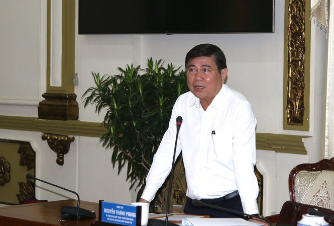 TPHCM gỡ khó cho doanh nghiệp bất động sản Chủ tịch UBND TPHCM Nguyễn Thành Phong phát biểu tại hội nghị