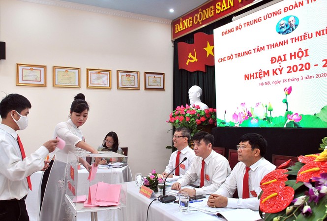 Phát huy tính tiên phong, sáng tạo của đảng viên Các đại biểu bỏ phiếu bầu Chi ủy Trung tâm Thanh thiếu niên Trung ương,
nhiệm kỳ 2020 – 2025 Ảnh: Xuân Tùng