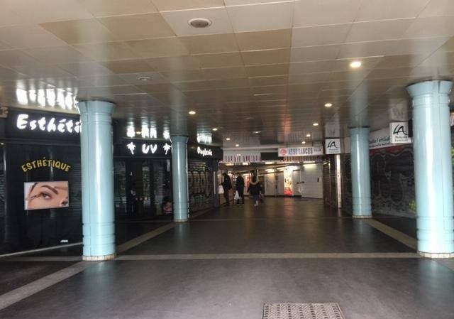 Nước Pháp thời tự cách ly Siêu thị Paris