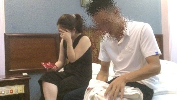 Cảnh cáo, chuyển công tác CSGT vào nhà nghỉ với cô giáo mầm non Hình ảnh thượng úy Lê Xuân Hùng bị bắt quả tang tại nhà nghỉ