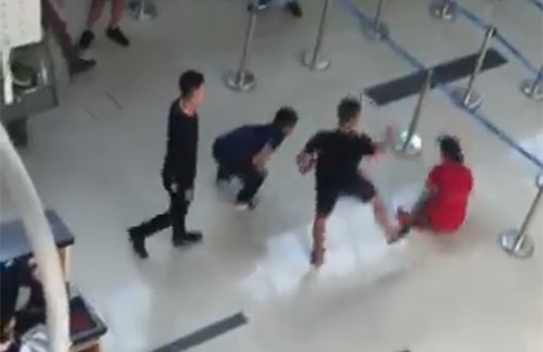 Con trai nguyên chủ tịch huyện tham gia đánh nữ nhân viên hàng không Con trai nguyên chủ tịch huyện tham gia đánh nữ nhân viên hàng không