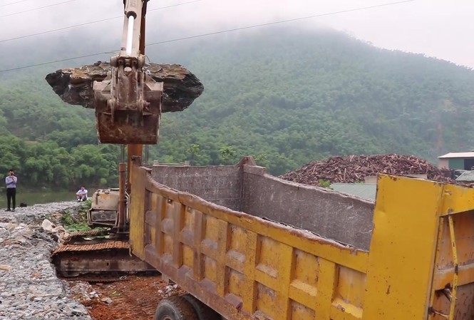 Doanh nghiệp tháo dỡ phần vi phạm lấn chiếm sông Mã Hiện trường tháo dỡ
