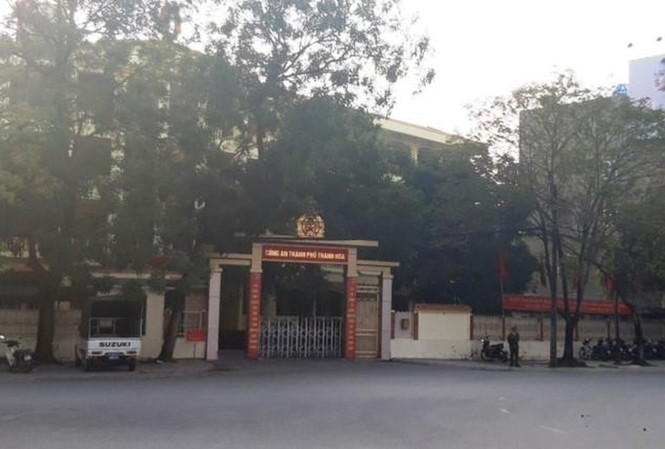 Bắt quả tang luật sư tổ chức và sử dụng ma túy tại nhà cùng 6 người bạn Bắt quả tang luật sư tổ chức và sử dụng ma túy tại nhà cùng 6 người bạn