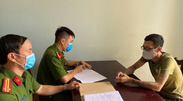 Lừa đảo qua mạng xã hội hơn 2 tỷ đồng Đối tượng Trương Văn Hải tại cơ quan công an