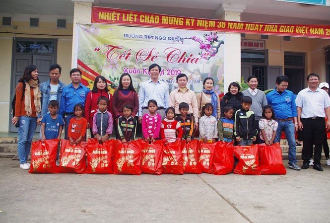 Tết sớm cho trẻ em vùng cao A Rem Tết sớm cho trẻ em vùng cao A Rem