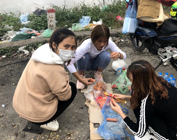 Nhức nhối 'phượt trẻ' vô tư xả rác trên đỉnh Tam Đảo Nhức nhối 'phượt trẻ' vô tư xả rác trên đỉnh Tam Đảo