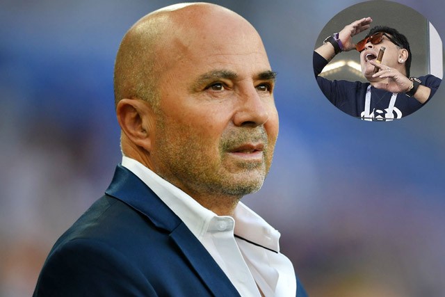 Maradona chê HLV Argentina không 'đủ trình' HLV Sampaoli bị Maradona chê bai thậm tệ.