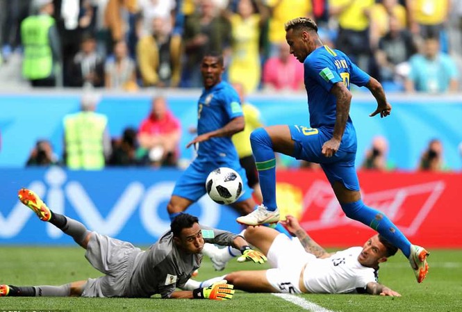 HLV Brazil nói siêu sao Neymar 'cần có thêm thời gian' Neymar trong tình huống ghi bàn ở phút thứ 97.
