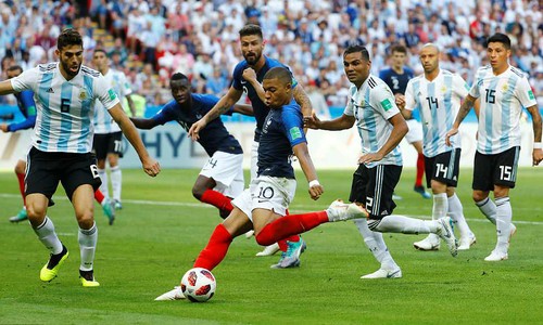 Lập cú đúp, Mbappe tái hiện kỷ lục của 'Vua bóng đá' Pele Lập cú đúp, Mbappe tái hiện kỷ lục của 'Vua bóng đá' Pele