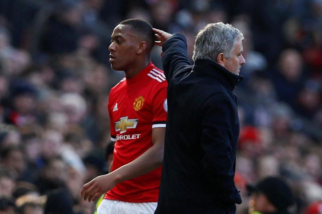Mourinho tình cờ tiết lộ chuyện Martial dính án phạt nặng Mourinho tiết lộ, trong thời gian làm việc ở M.U, ông chỉ thấy có Martial bị phạt 2 tuần lương.